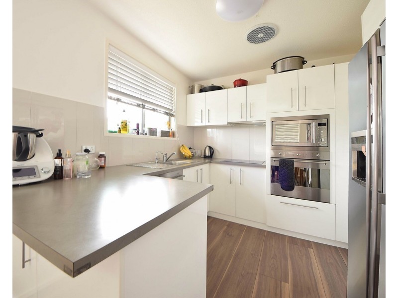 8 Gaye Parade, Miami QLD 4220