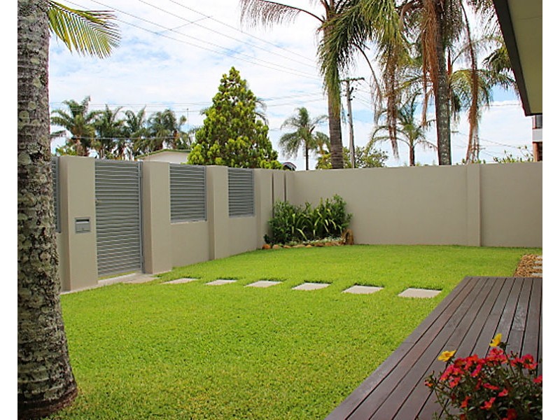 8 Gaye Parade, Miami QLD 4220