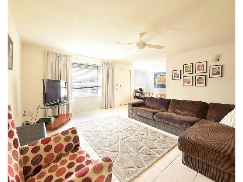 8 Gaye Parade, Miami QLD 4220