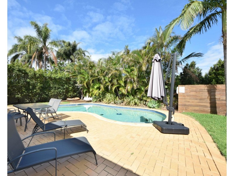 8 Gaye Parade, Miami QLD 4220