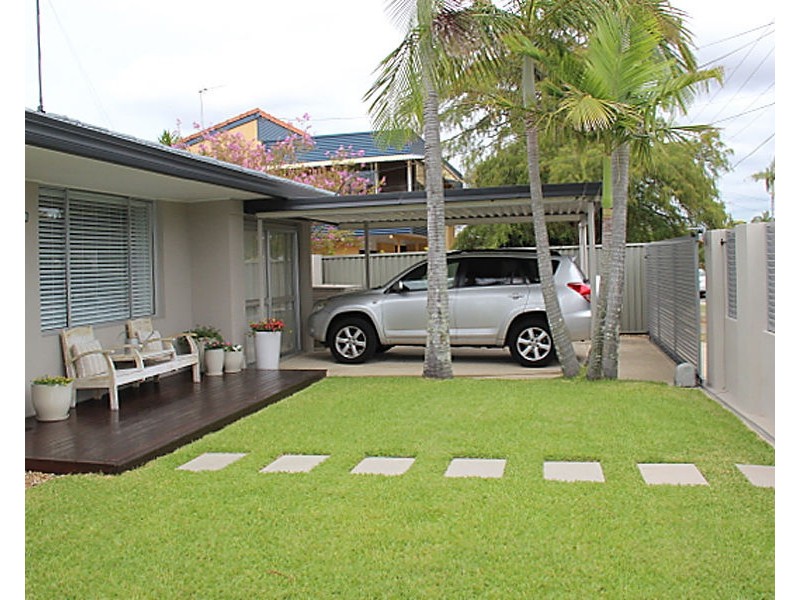 8 Gaye Parade, Miami QLD 4220