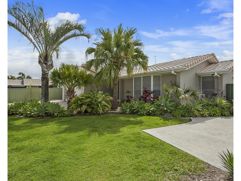 100 Auk Avenue, Burleigh Waters QLD 4220