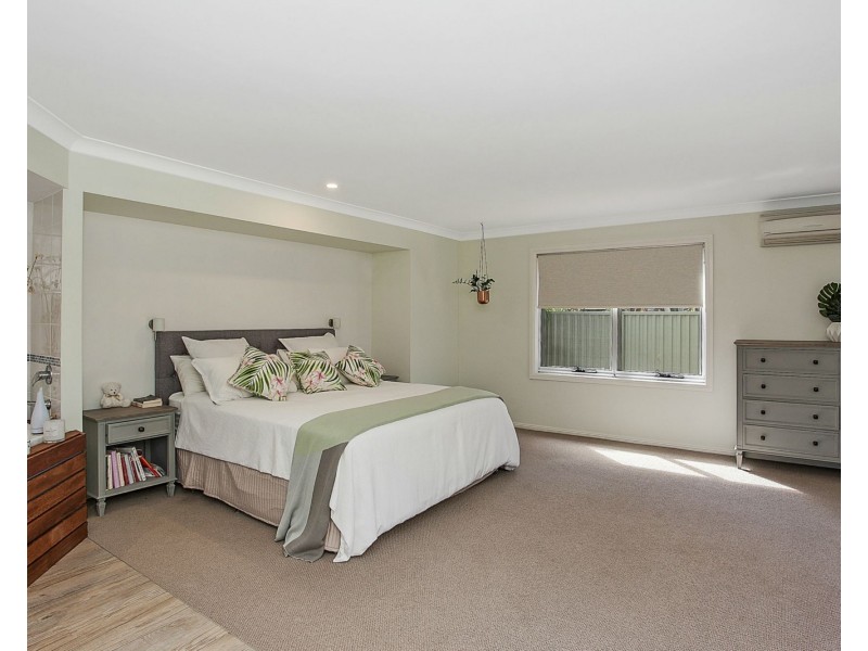 100 Auk Avenue, Burleigh Waters QLD 4220