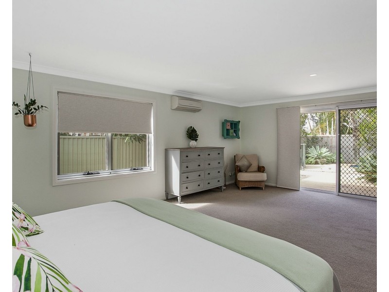 100 Auk Avenue, Burleigh Waters QLD 4220