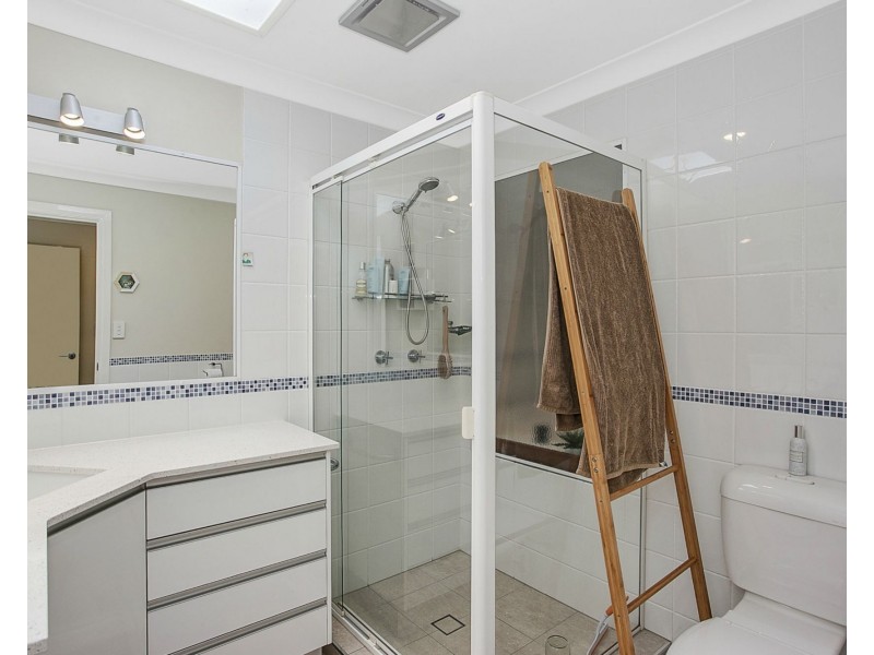 100 Auk Avenue, Burleigh Waters QLD 4220