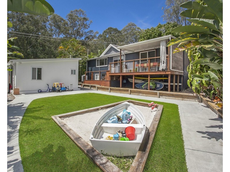 218 Ocean Parade, Burleigh Heads QLD 4220