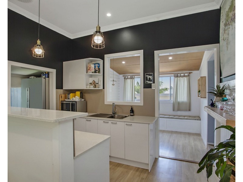 218 Ocean Parade, Burleigh Heads QLD 4220