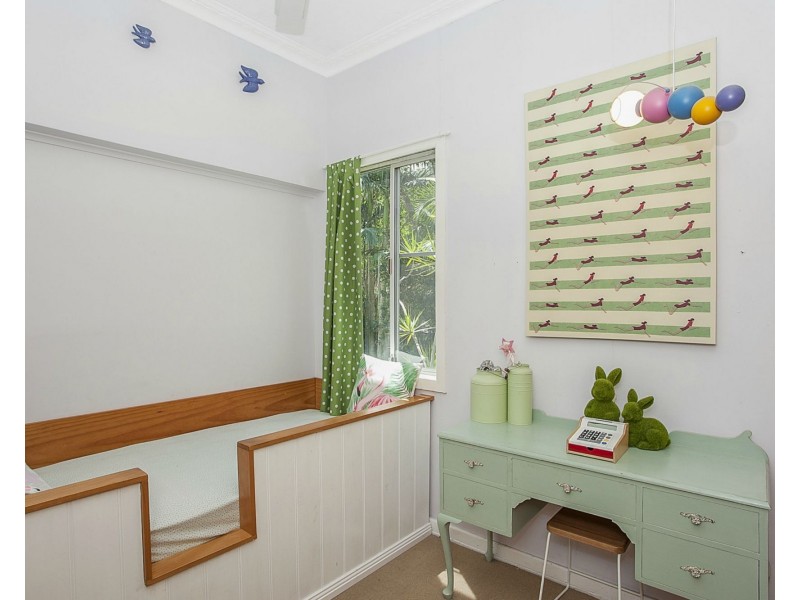 218 Ocean Parade, Burleigh Heads QLD 4220