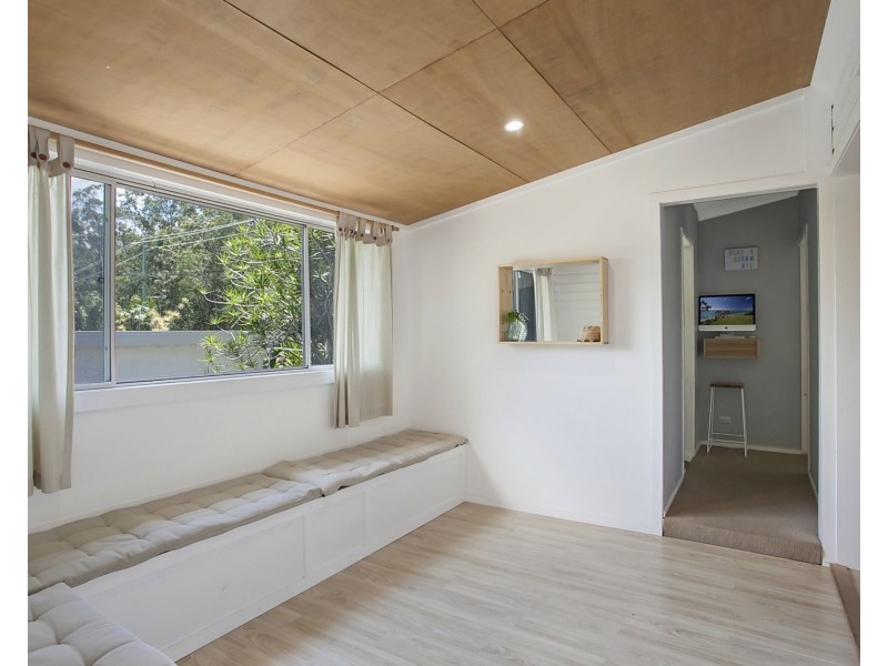 218 Ocean Parade, Burleigh Heads QLD 4220