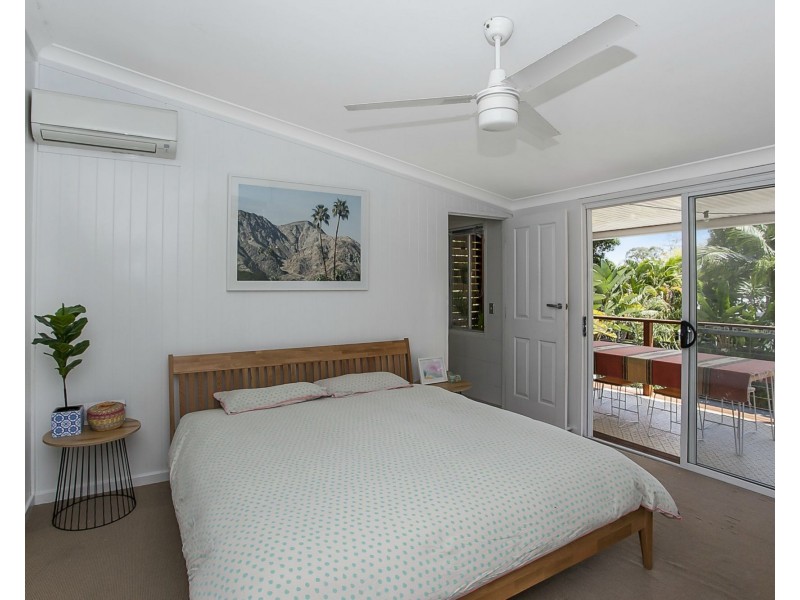 218 Ocean Parade, Burleigh Heads QLD 4220