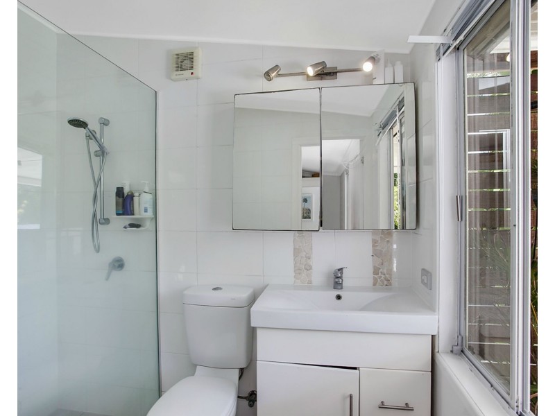 218 Ocean Parade, Burleigh Heads QLD 4220