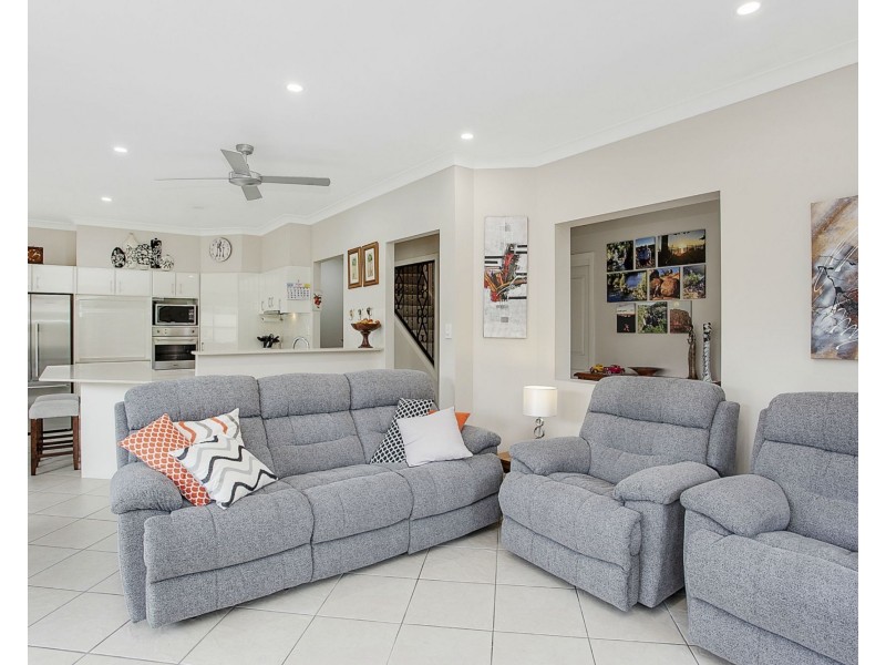 2/8 Acklin Court, Varsity Lakes QLD 4227