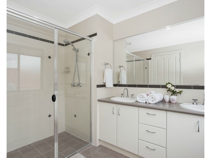 2/8 Acklin Court, Varsity Lakes QLD 4227