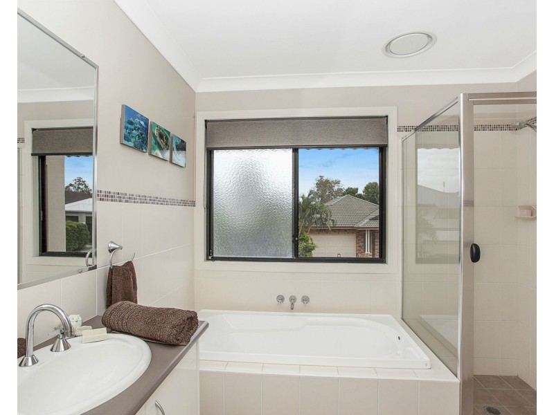 2/8 Acklin Court, Varsity Lakes QLD 4227