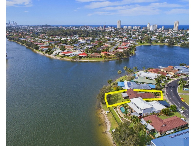 194 Acanthus Avenue, Burleigh Waters QLD 4220