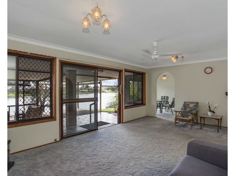 194 Acanthus Avenue, Burleigh Waters QLD 4220