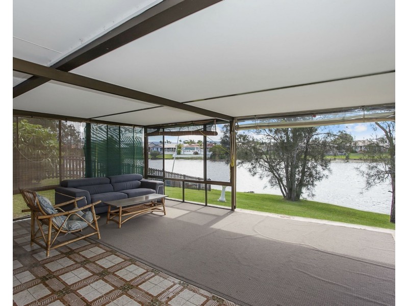 194 Acanthus Avenue, Burleigh Waters QLD 4220