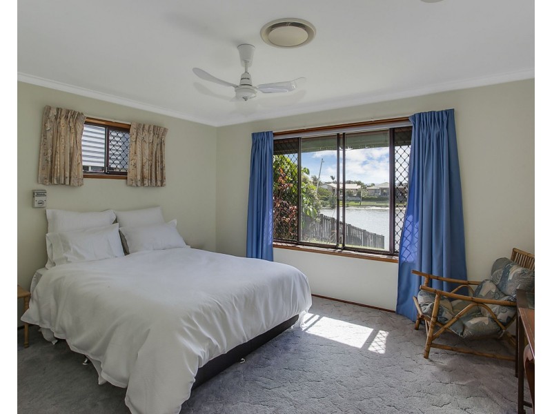 194 Acanthus Avenue, Burleigh Waters QLD 4220