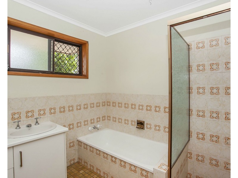 194 Acanthus Avenue, Burleigh Waters QLD 4220