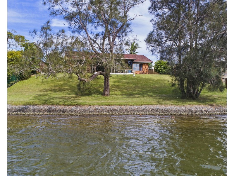 194 Acanthus Avenue, Burleigh Waters QLD 4220