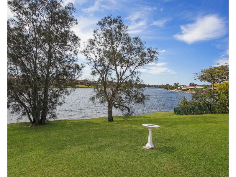 194 Acanthus Avenue, Burleigh Waters QLD 4220
