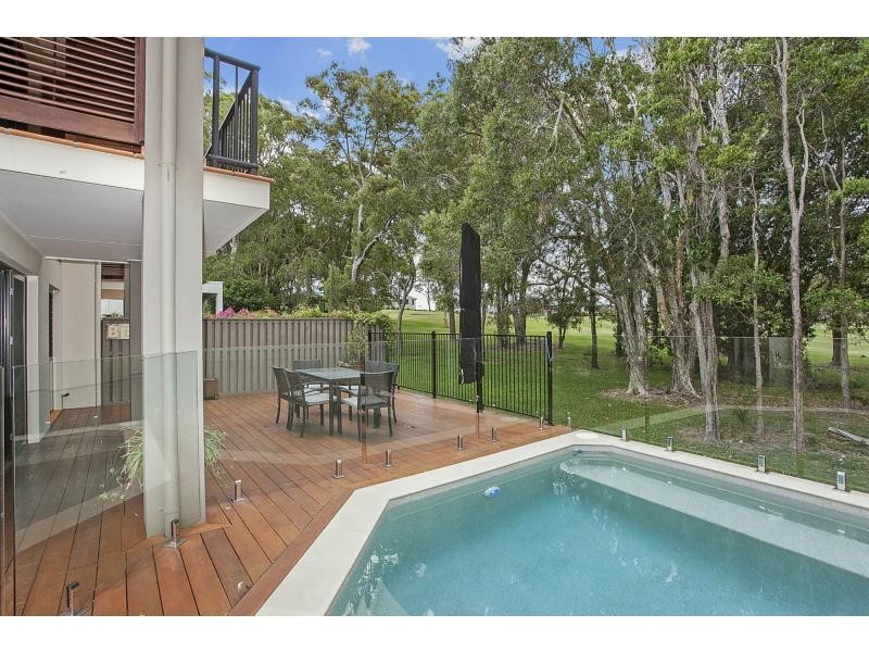 2/10 Cantala Avenue, Miami QLD 4220