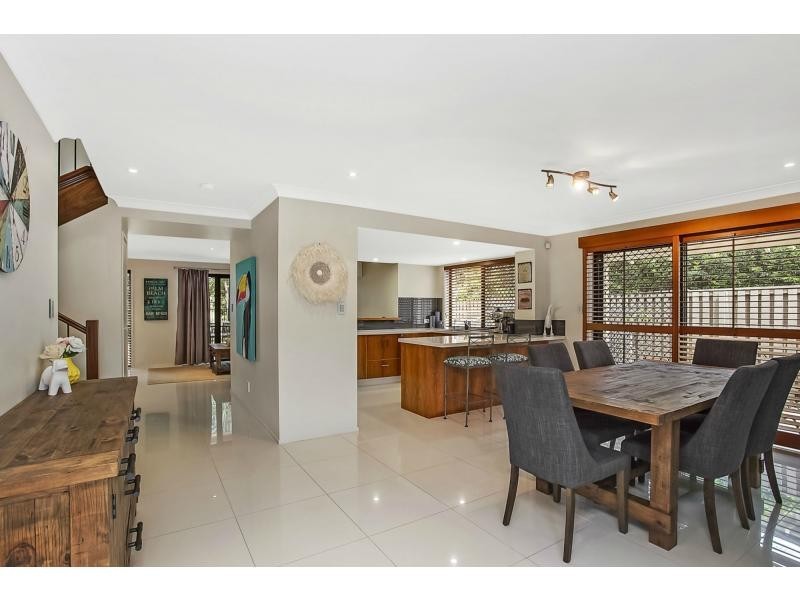 2/10 Cantala Avenue, Miami QLD 4220