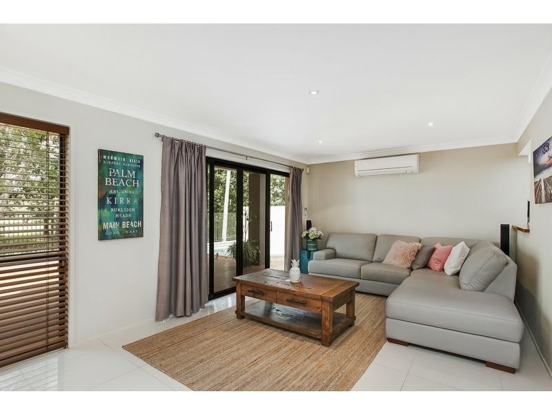 2/10 Cantala Avenue, Miami QLD 4220