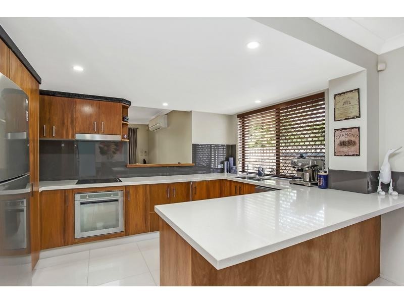 2/10 Cantala Avenue, Miami QLD 4220