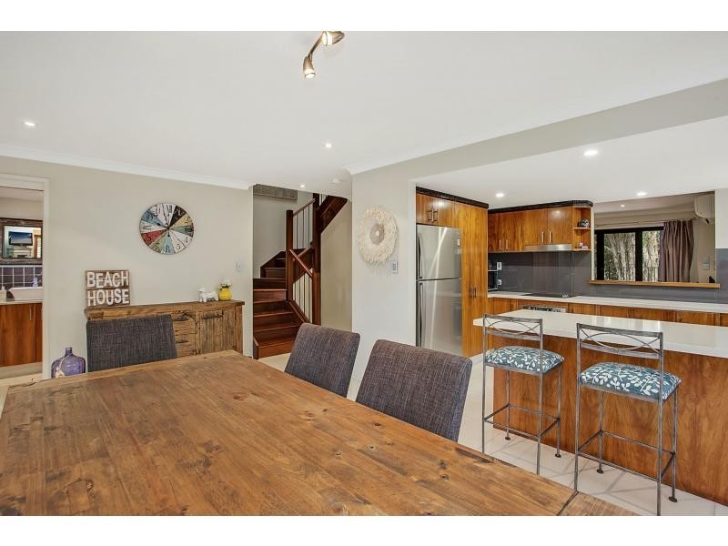 2/10 Cantala Avenue, Miami QLD 4220
