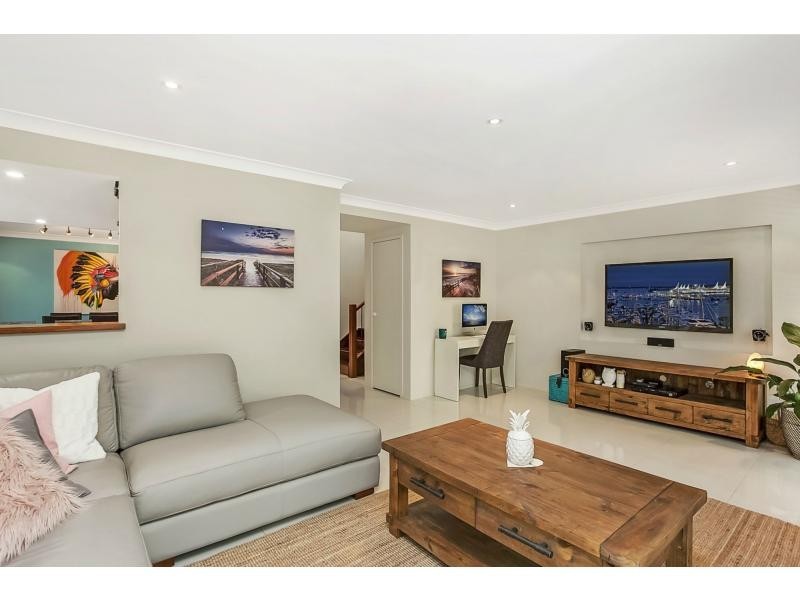 2/10 Cantala Avenue, Miami QLD 4220