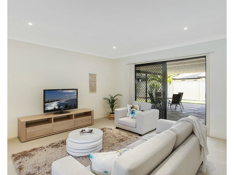 6 Tropicana Circuit, Burleigh Waters QLD 4220
