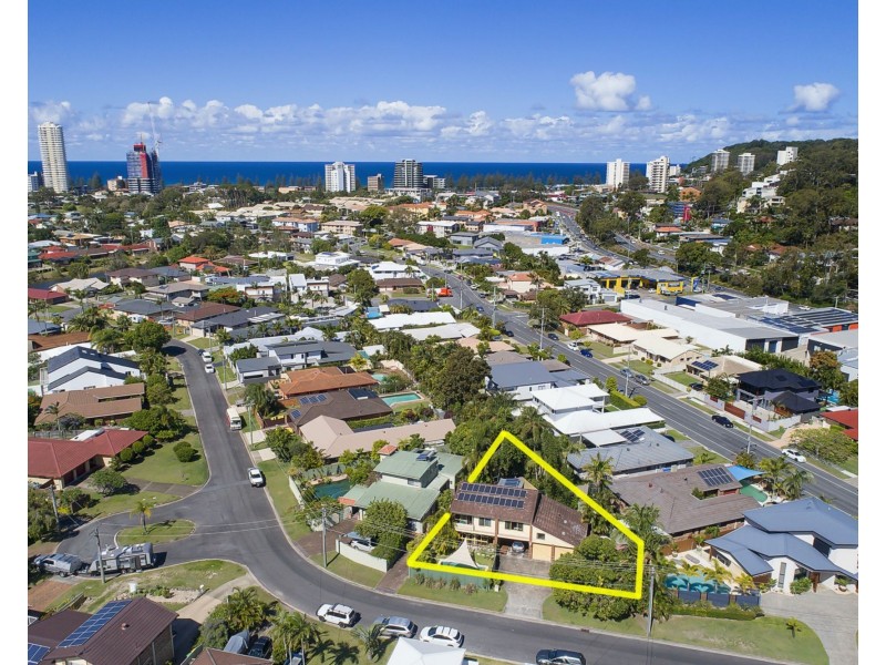36 Kingfisher Crescent, Burleigh Waters QLD 4220