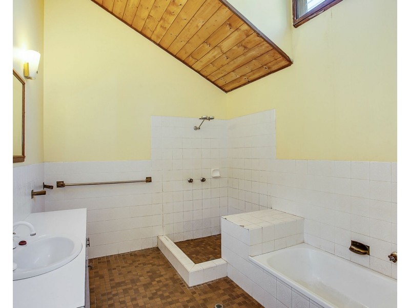 36 Kingfisher Crescent, Burleigh Waters QLD 4220