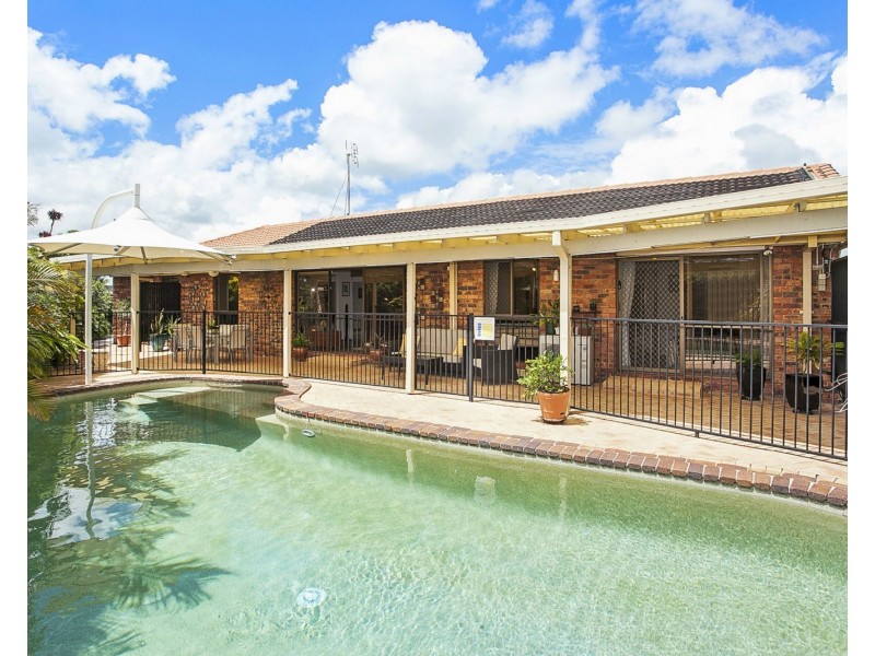 3 Swan Place, Burleigh Waters QLD 4220