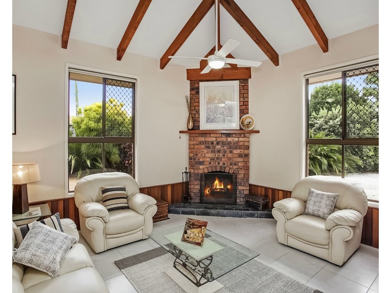 3 Swan Place, Burleigh Waters QLD 4220