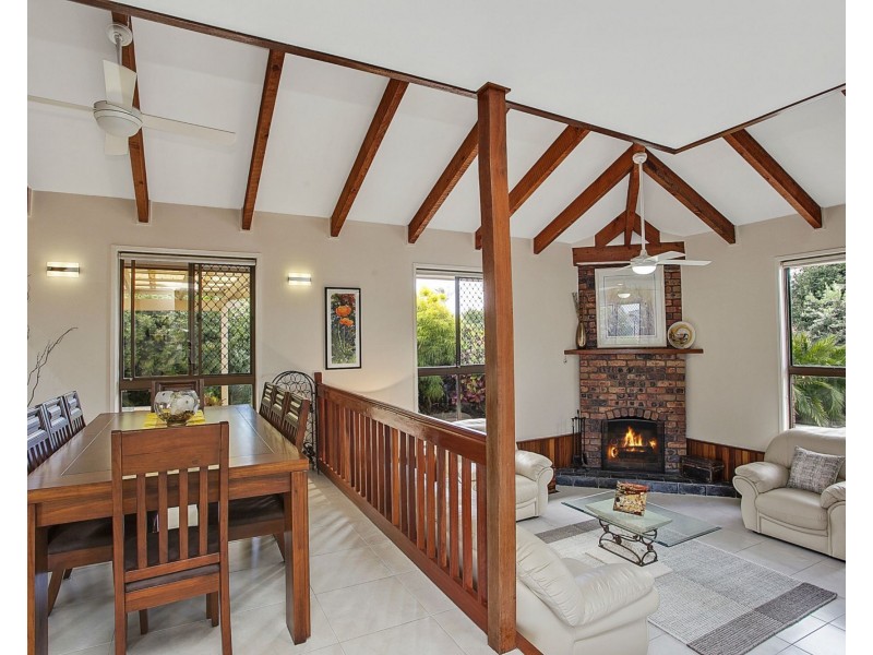 3 Swan Place, Burleigh Waters QLD 4220