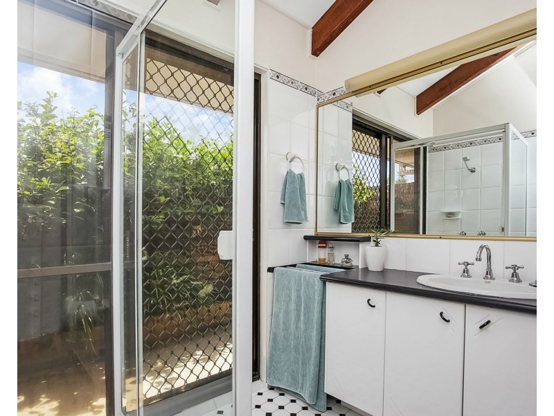 3 Swan Place, Burleigh Waters QLD 4220