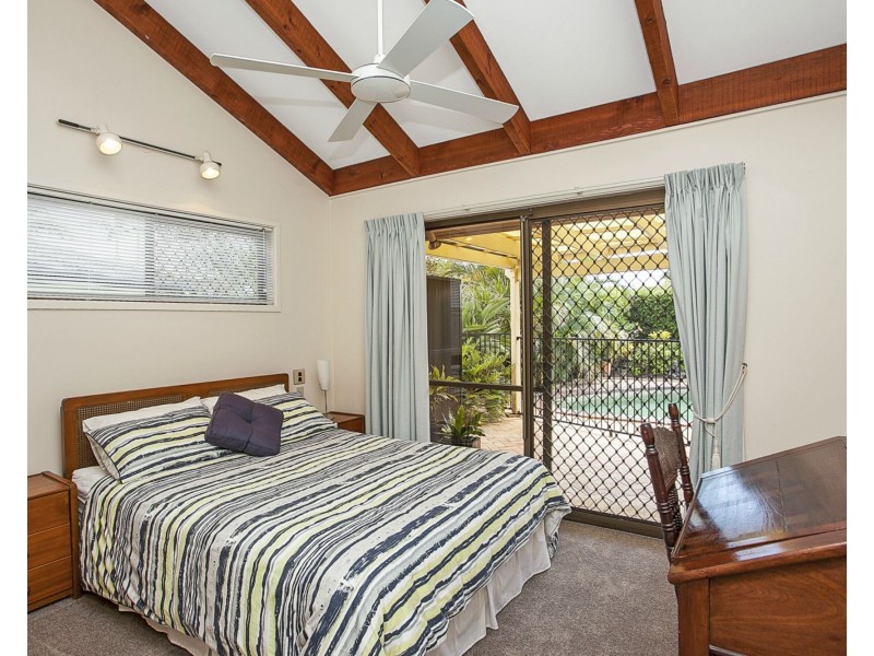 3 Swan Place, Burleigh Waters QLD 4220
