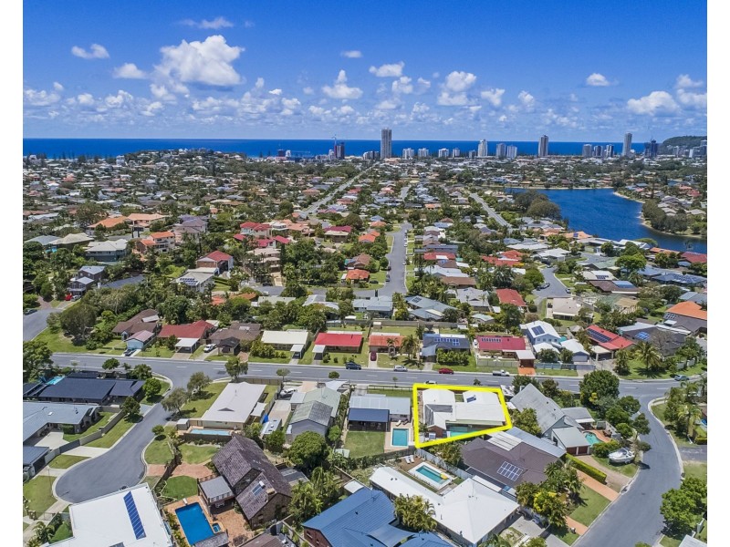18 Anthony Drive, Burleigh Waters QLD 4220