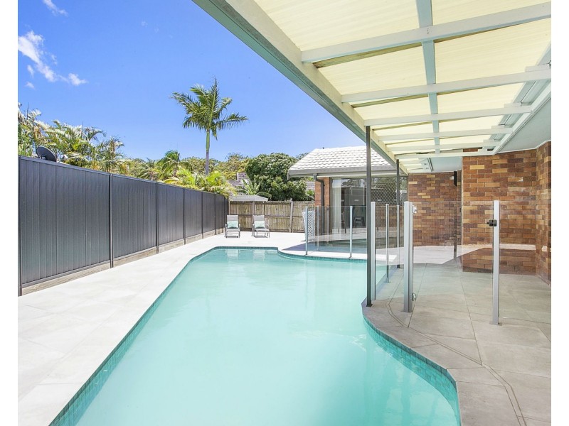 18 Anthony Drive, Burleigh Waters QLD 4220