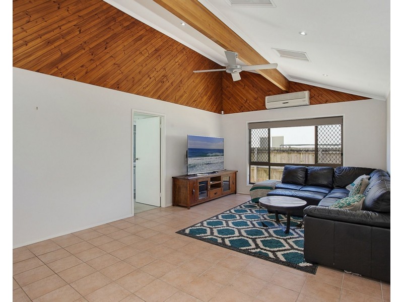 18 Anthony Drive, Burleigh Waters QLD 4220