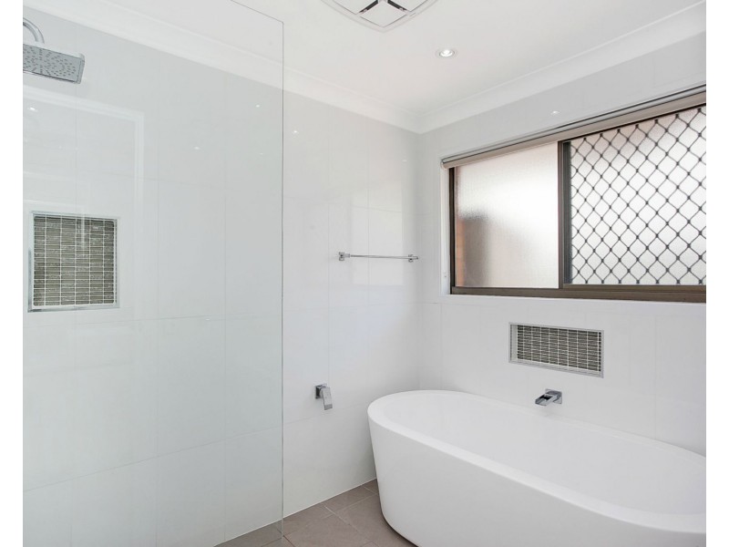 18 Anthony Drive, Burleigh Waters QLD 4220