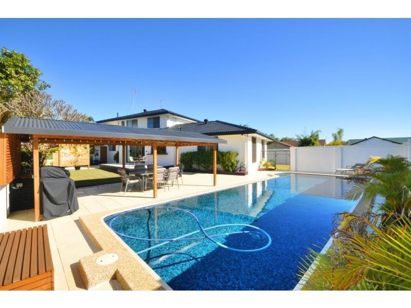 157 Acanthus Avenue, Burleigh Waters QLD 4220