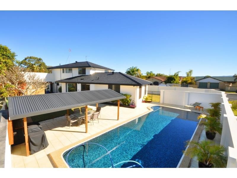 157 Acanthus Avenue, Burleigh Waters QLD 4220