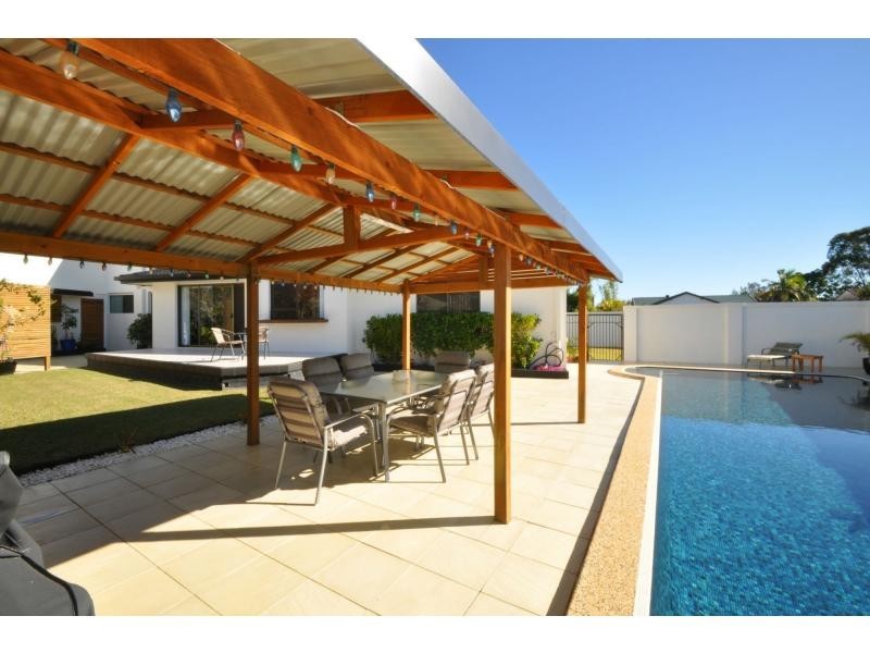 157 Acanthus Avenue, Burleigh Waters QLD 4220