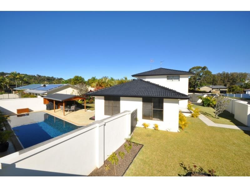 157 Acanthus Avenue, Burleigh Waters QLD 4220