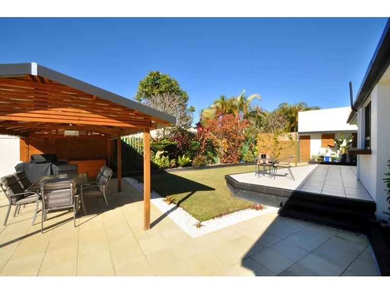 157 Acanthus Avenue, Burleigh Waters QLD 4220