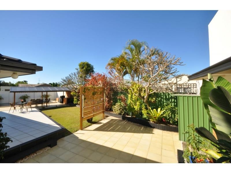 157 Acanthus Avenue, Burleigh Waters QLD 4220