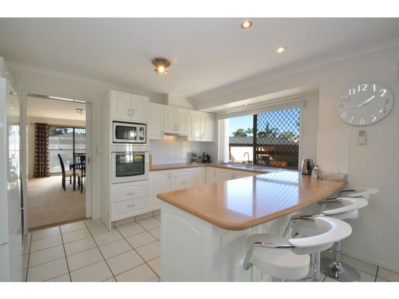 157 Acanthus Avenue, Burleigh Waters QLD 4220